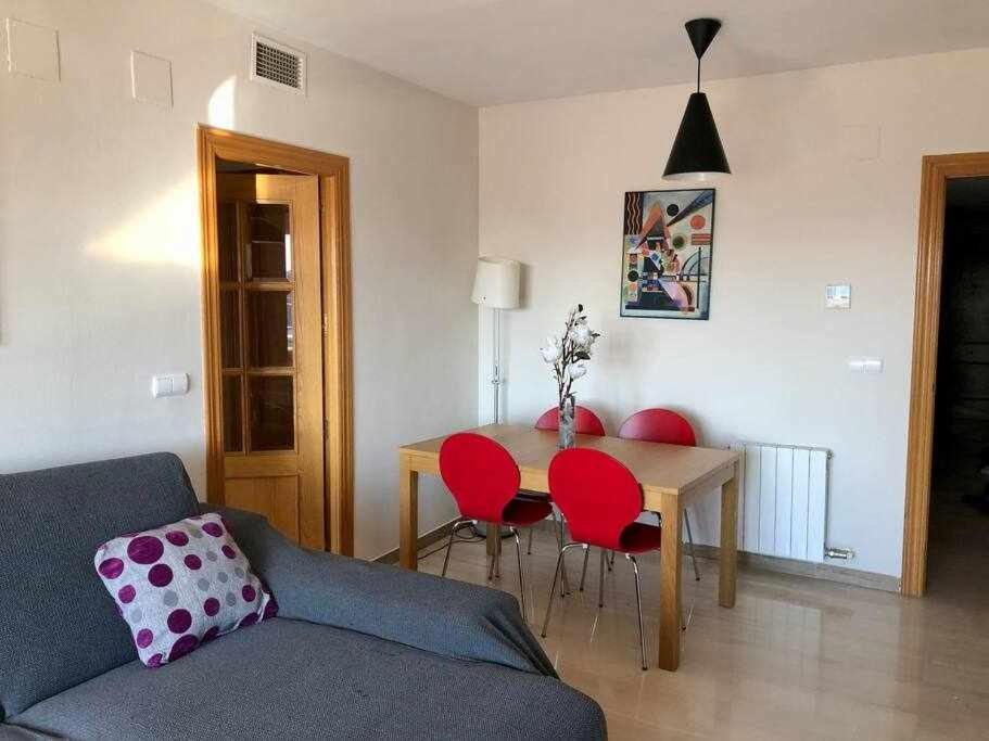 H&h Train Station Apartment *